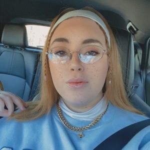 Meet your Posher, Emilia